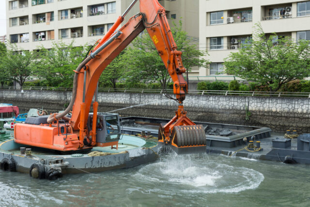 浚渫(しゅんせつ）工事とは？種類・工法・費用・許可について解説