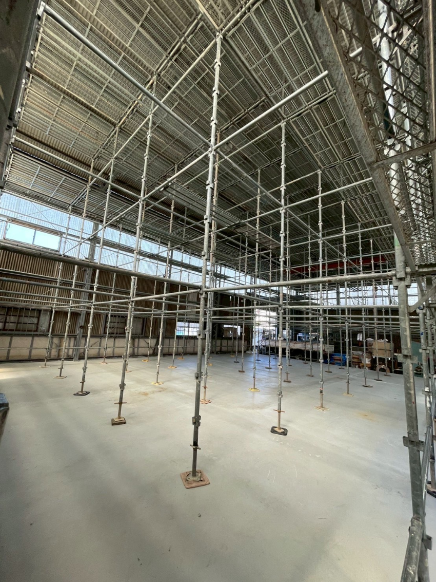 工場内　足場仮設工事