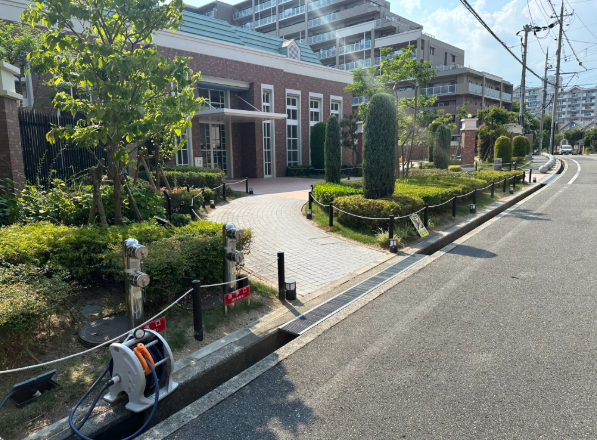 マンション 擬木ロープ柵