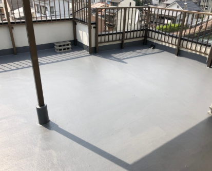 屋上　ウレタン塗膜防水工事
