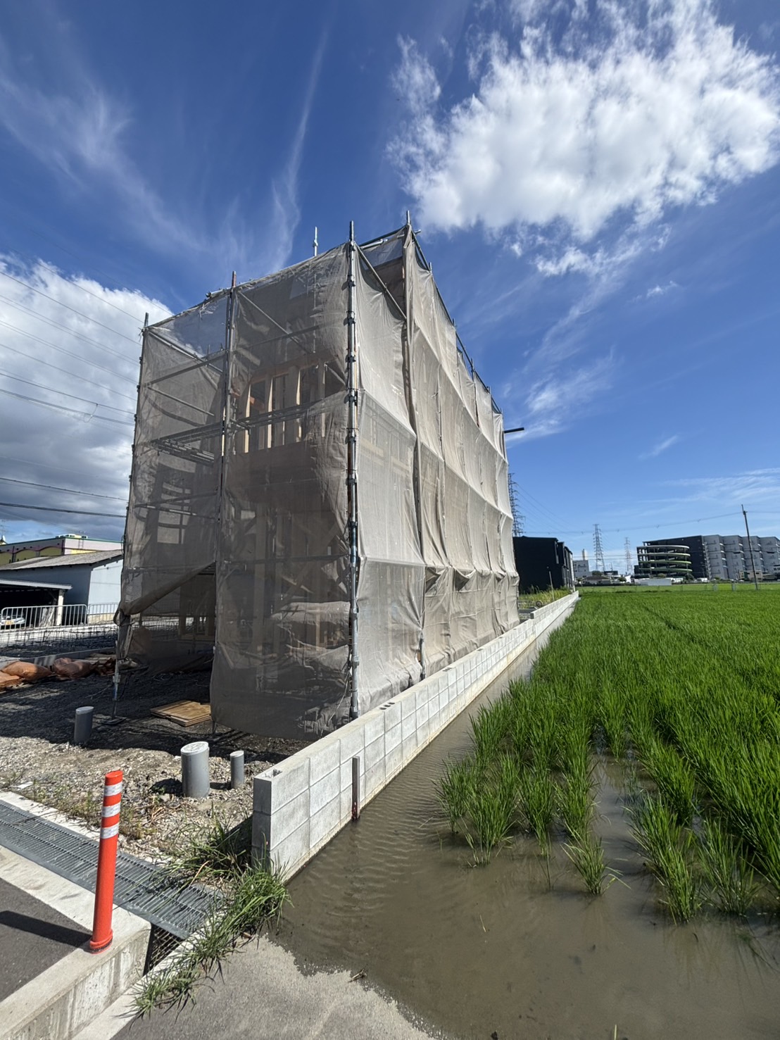 戸建て　新築足場