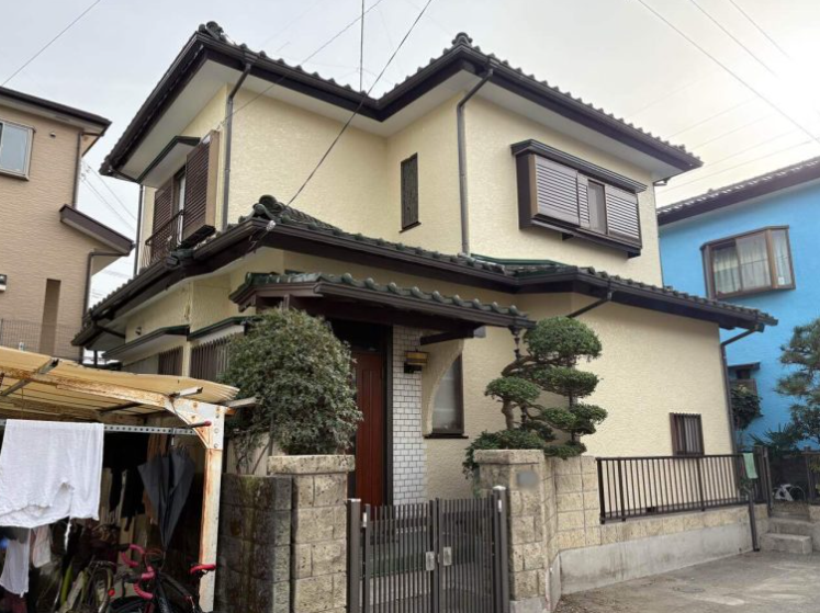 築40年のモルタル壁住宅をアイボリーとグリーンでおしゃれに外壁塗装！