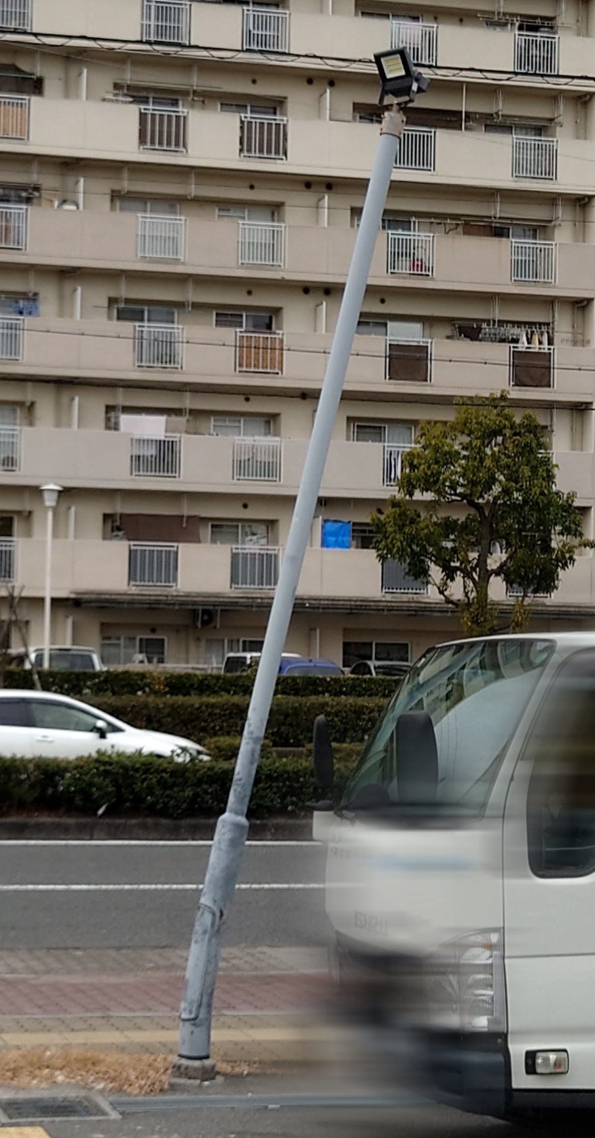 街灯ポールの交換工事