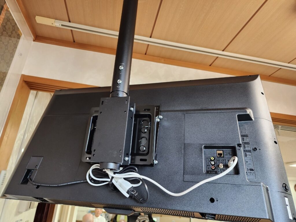 天吊りテレビ設置工事
