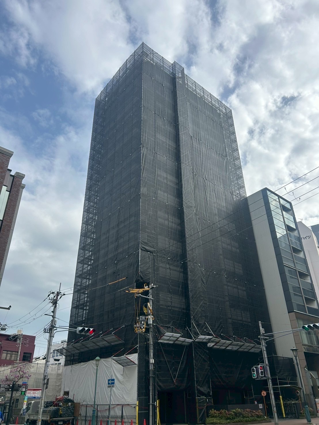 神戸市 15階建てマンション仮設足場工事